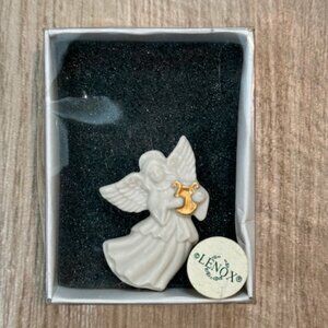 LENOX PORCELAIN ANGEL BROOCH HOLDING GOLD HARP VINTAGE